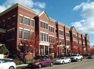 122 S Grove Ave, Elgin, IL 60120