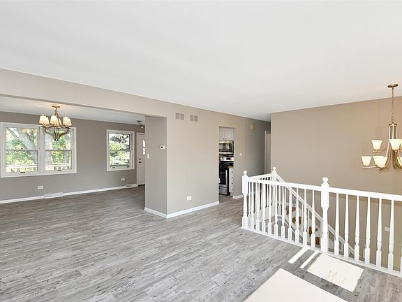 4th image of 16036 Ozark Ave