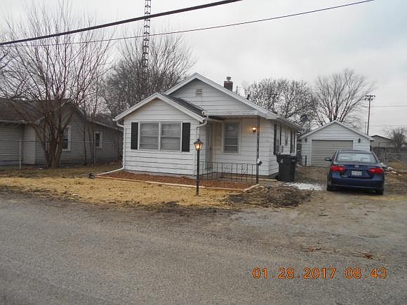 1st image of 215 Vine Ave
