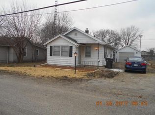 215 Vine Ave, Charleston, IL 61920