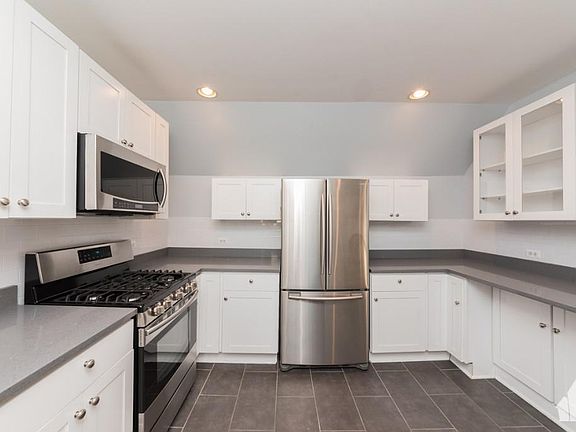 3rd image of 4132 N Claremont Ave #20