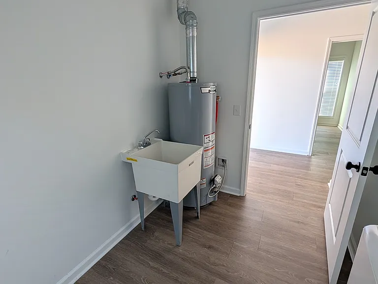 129 Edgefield Rd — Photo 16