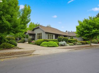 835 Fairway View Dr, Eugene, OR 97401
