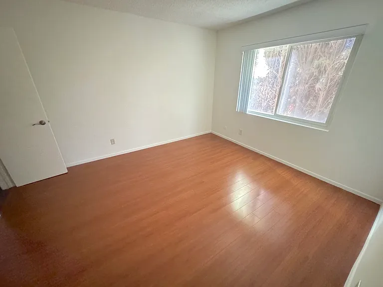 447 W Elk Ave #3 — Photo 25