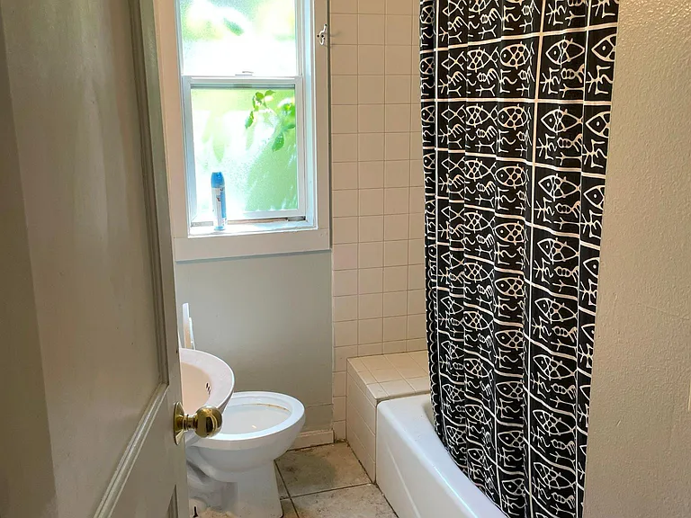 4719 5th Ave NE #6 — Photo 3