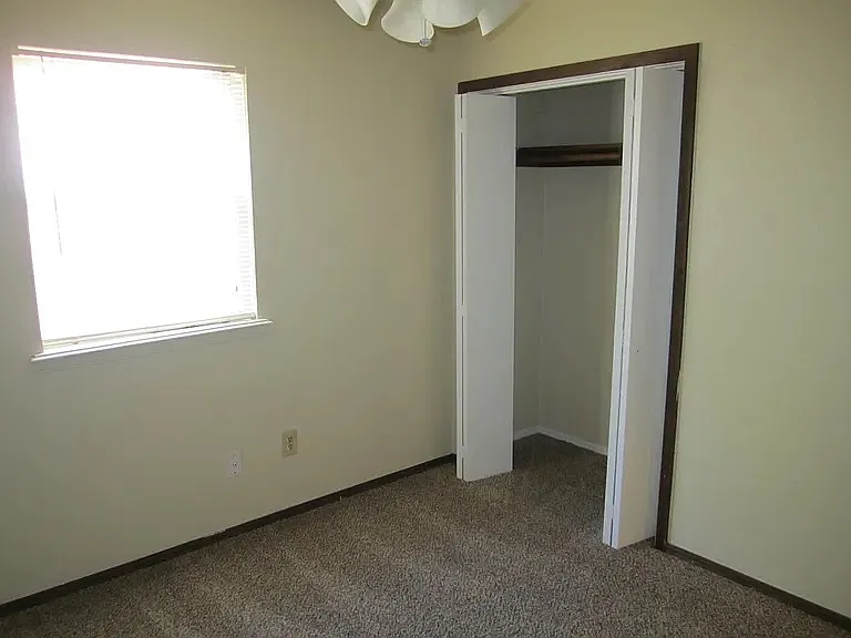 820 Russell Cir #820 — Photo 6