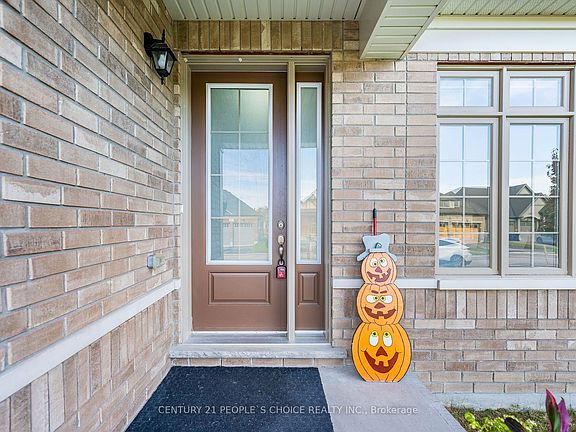 2nd image of 257 Duncan St