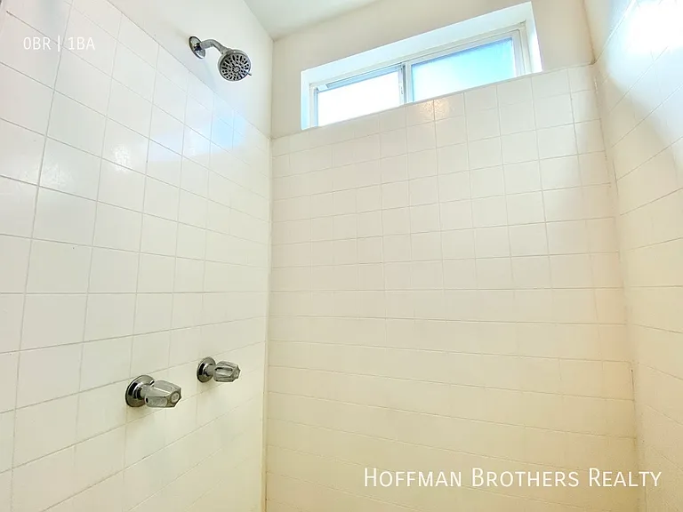 11425 S Figueroa St #15 — Photo 6