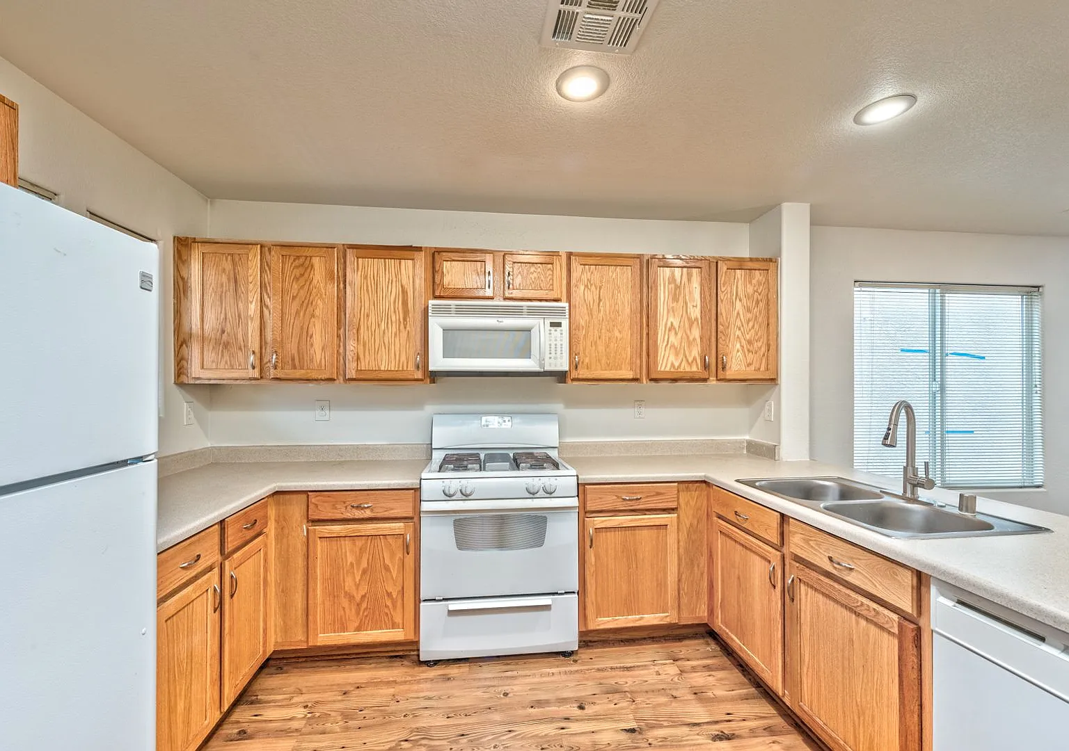 9219 Hollander Avenue — Photo 2