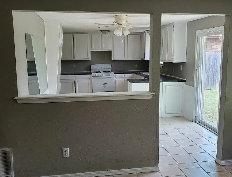 2012 Eastridge Dr — Photo 3
