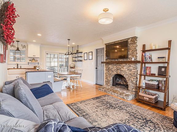 3rd image of 2919 Summerfield Dr