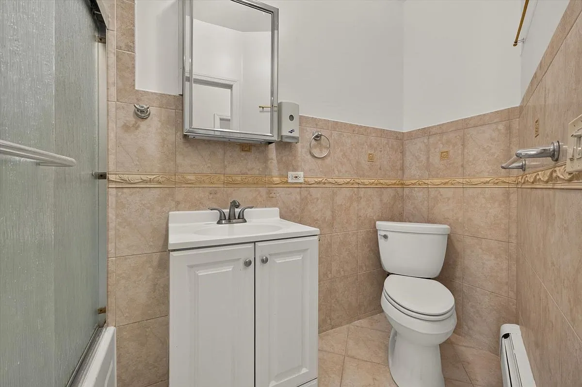 3 bed, 1.5 bath, $3,500 — Photo 3