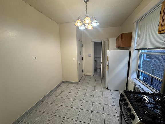 3rd image of 24-27 Steinway St #20