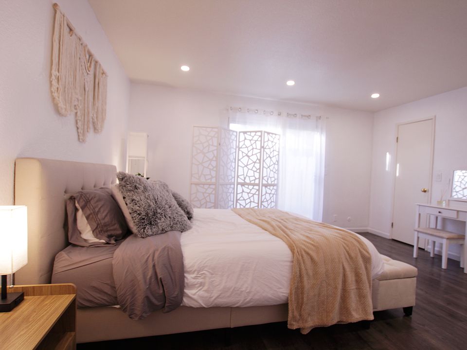 Master Bedroom - Photo 2 - Includes Outdoor Patio