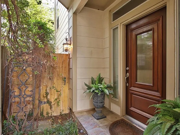 621 Hartman St — Photo 3