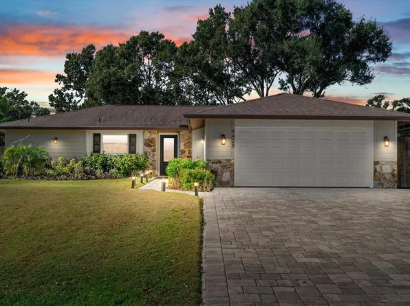4428 Meadow Creek Cir, Sarasota, FL 34233