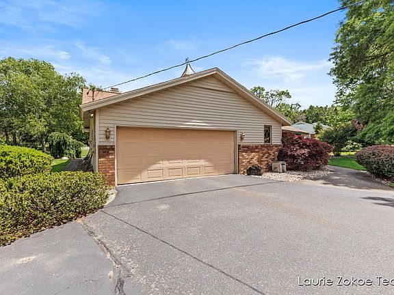 2nd image of 1066 Carpenter Ave NW