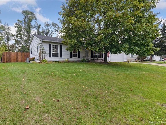 4th image of 1169 Rowena Ave