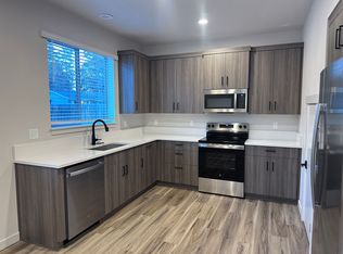 823 SE 5th St #1, Bend, OR 97702