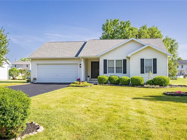 70 Alverstone Way, West Henrietta, NY 14586