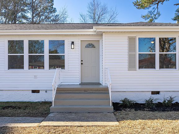 4th image of 4604 Leslie Ln