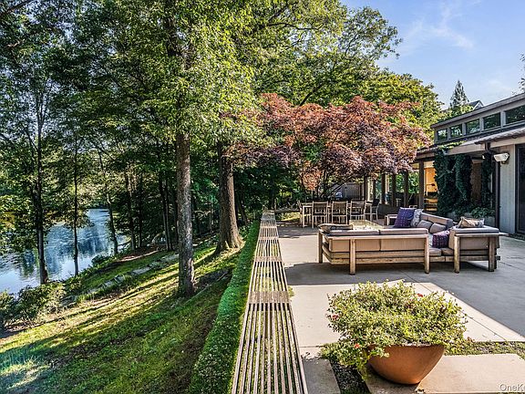 3rd image of 12 Haights Cross Road