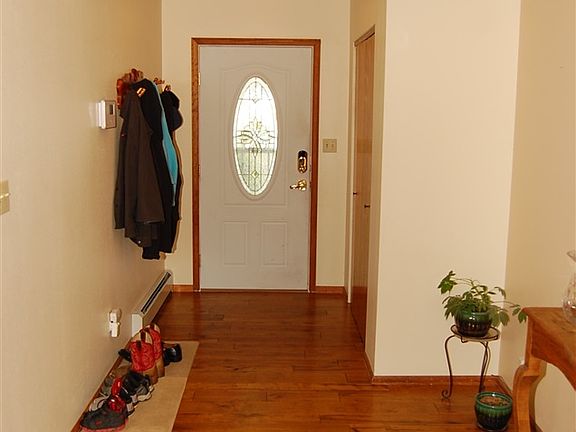 3rd image of 552 Bentwood St