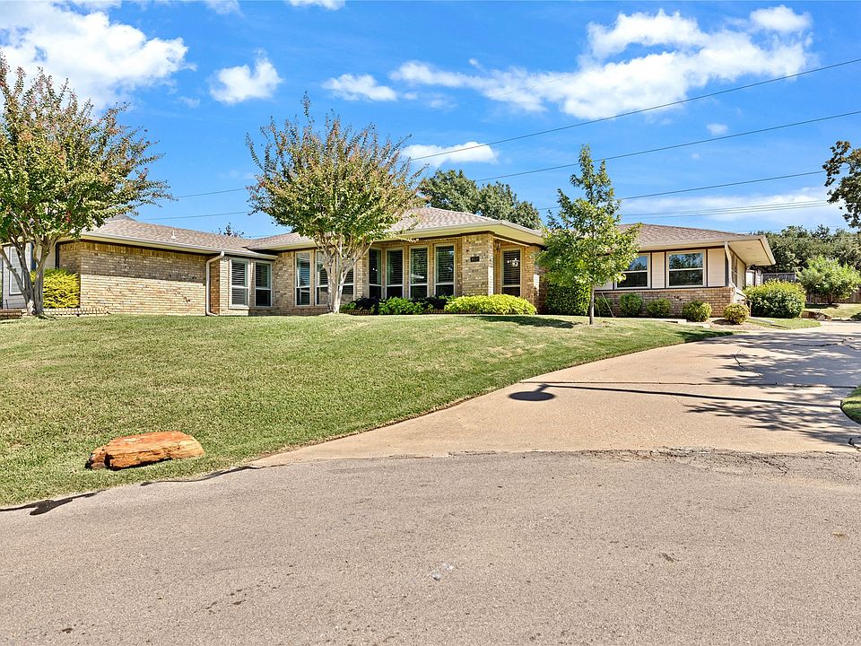 1st image of 432 Moran Dr