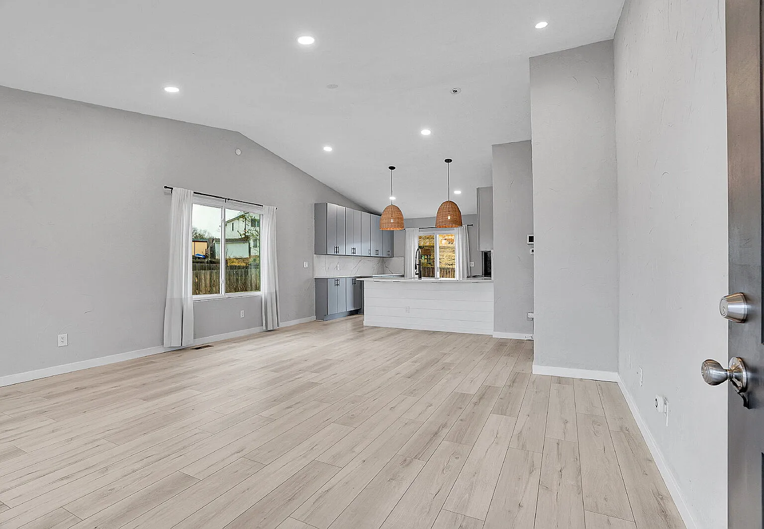 3 bed, 2.0 bath, 2025 sqft, $3,396 — Photo 2