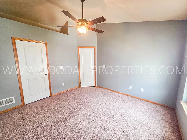 1116 Redstone Ln — Photo 12