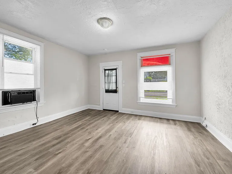 3955 Trevor Ave — Photo 4