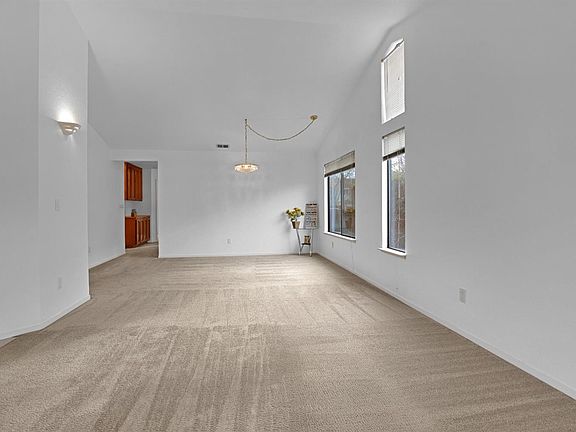 5th image of 705 Huntington Way