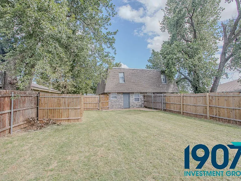 1247 W Huntington Way #A — Photo 11