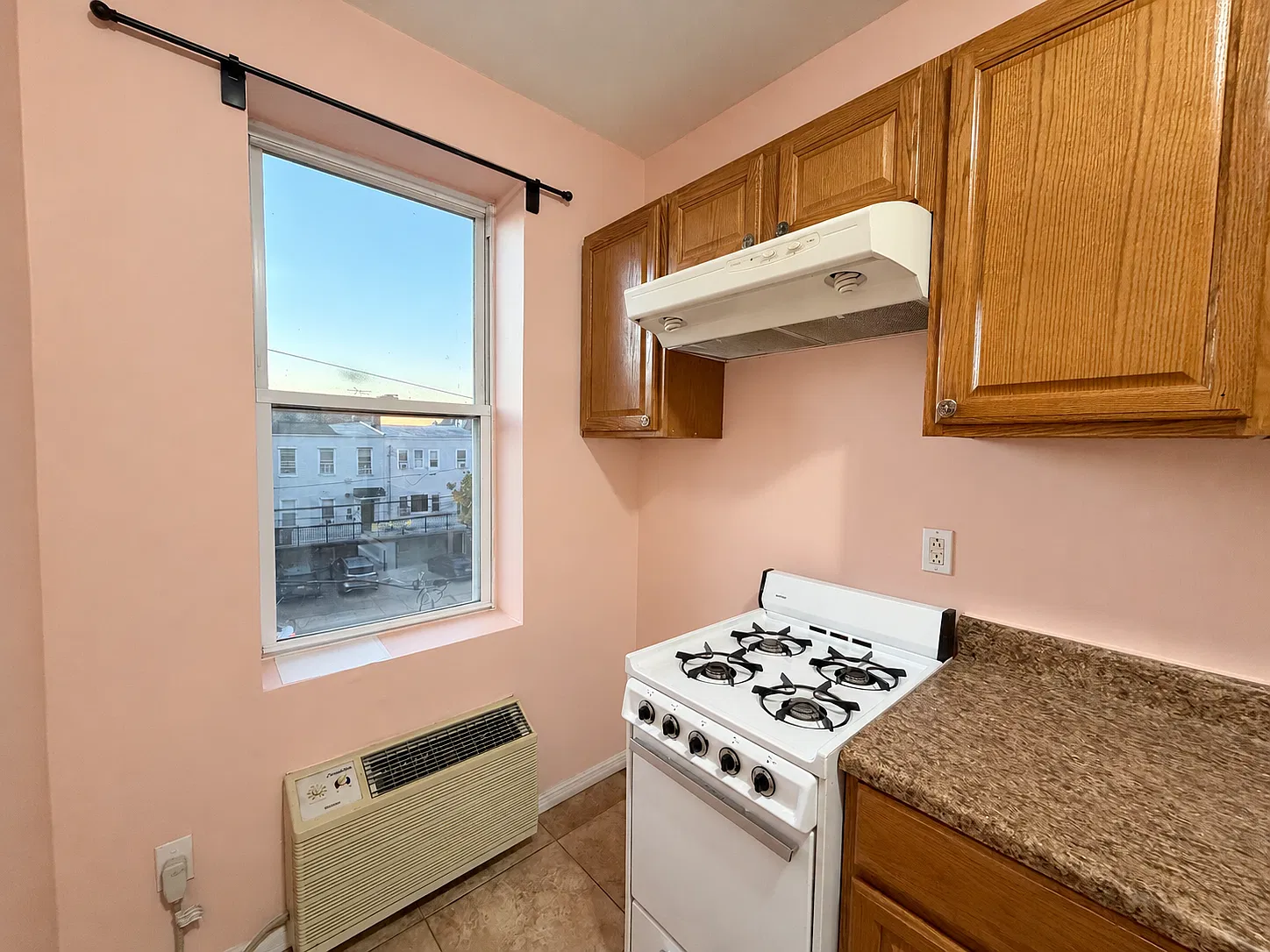 Studio, 600 sqft, $1,695 — Photo 4
