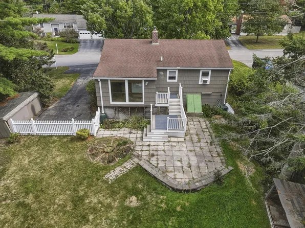 19 Ellen Circle, Yarmouth, ME 04096
