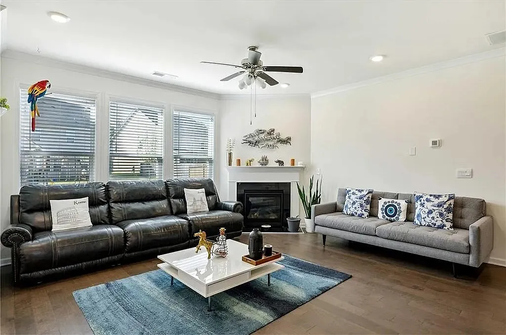 4 bed, 2558 sqft, $2,750 — Photo 4