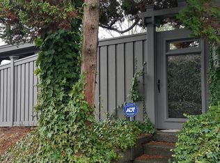 2617 W Howe St, Seattle, WA 98199