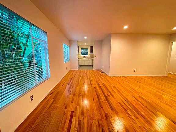 2nd image of 2435 N Beachwood Dr