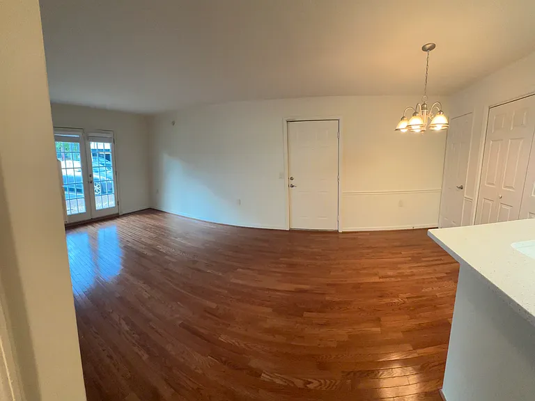 2905 Burch Ave #10 — Photo 6