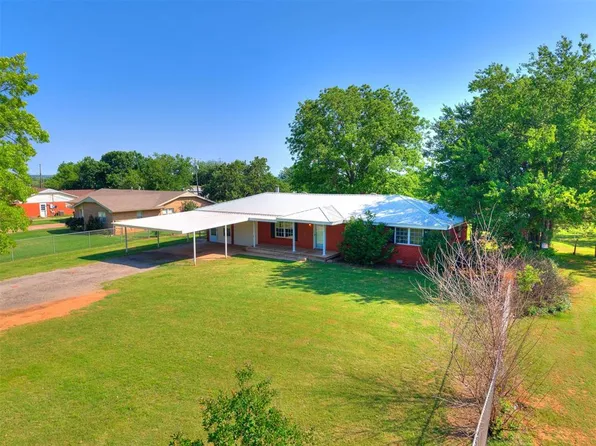710 Hayes Dr, Wellston, OK 74881