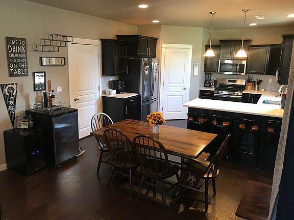 3rd image of 2202 Leonard Dr