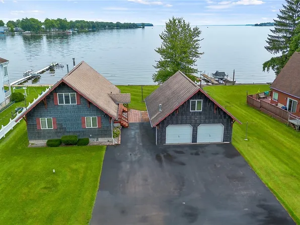 9144 Beach Rd, Brewerton, NY 13029