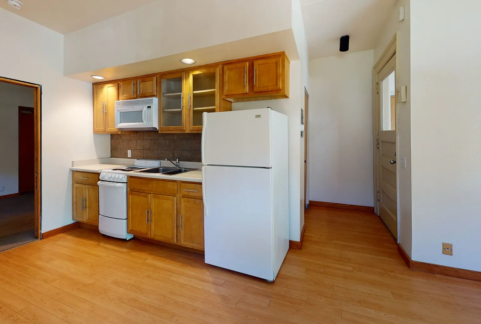 10 Langdon Street - B — Photo 3
