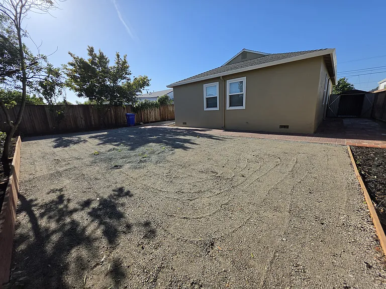 1086 Mersey Ave — Photo 38