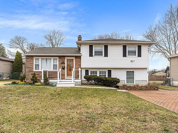 2nd image of 128 Devon Rd