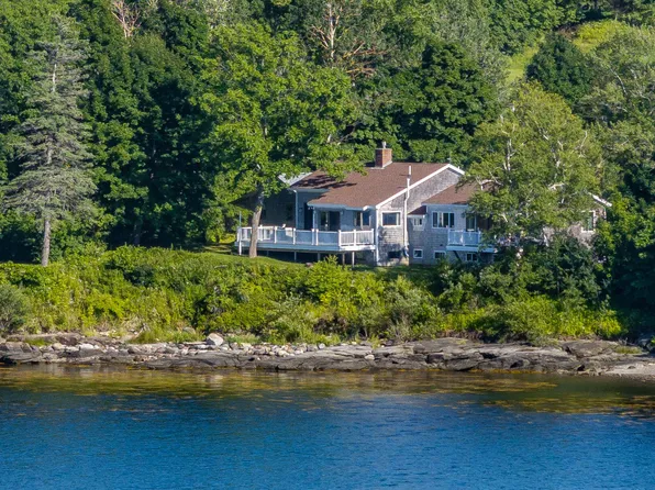 29 Lowell Ledge Lane, Owls Head, ME 04854