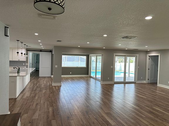 4th image of 10210 Bay Hills Dr