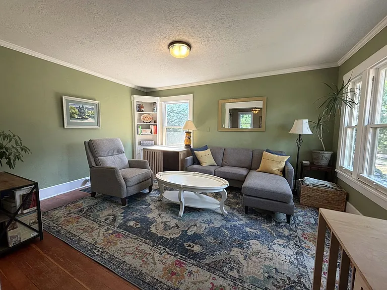1424 W Franklin St — Photo 7