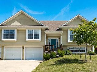 14913 Pine View Dr, Grandview, MO 64030