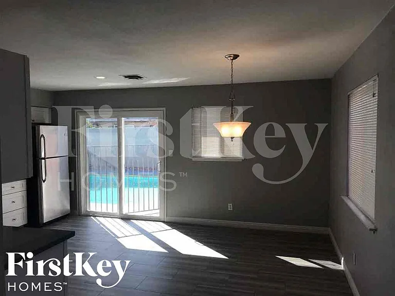 4843 Fairfax Ave — Photo 5